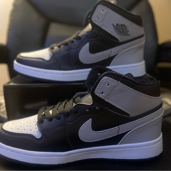 Jordan 1 Retro High “Shadows “ Brand New Size 9 - Picture 2 of 4